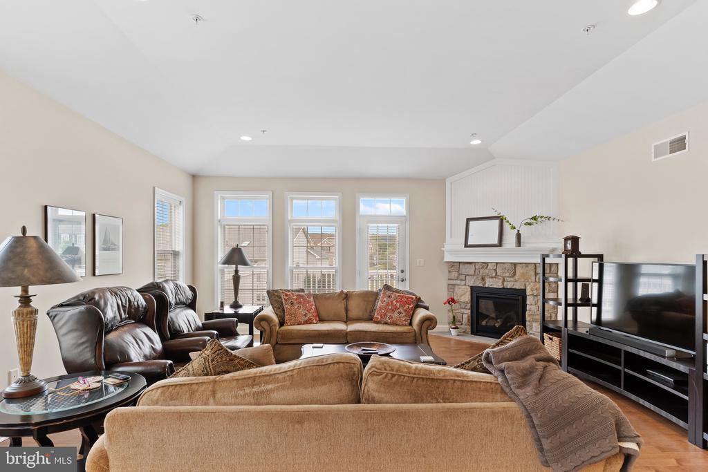 6245 RIVENDALE COURT