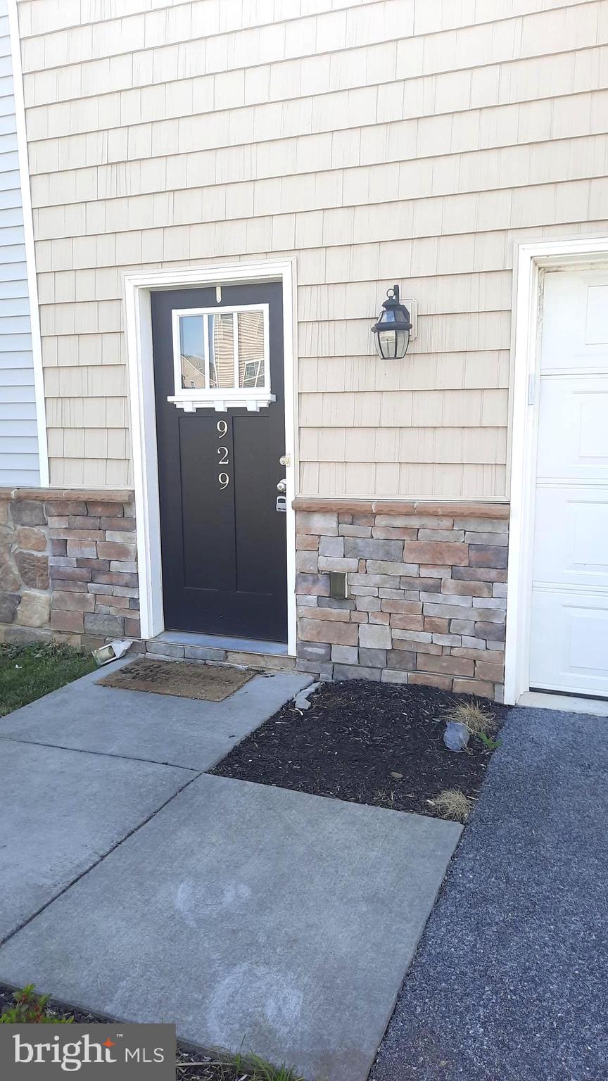 929 ADMIRALS QUAY DRIVE