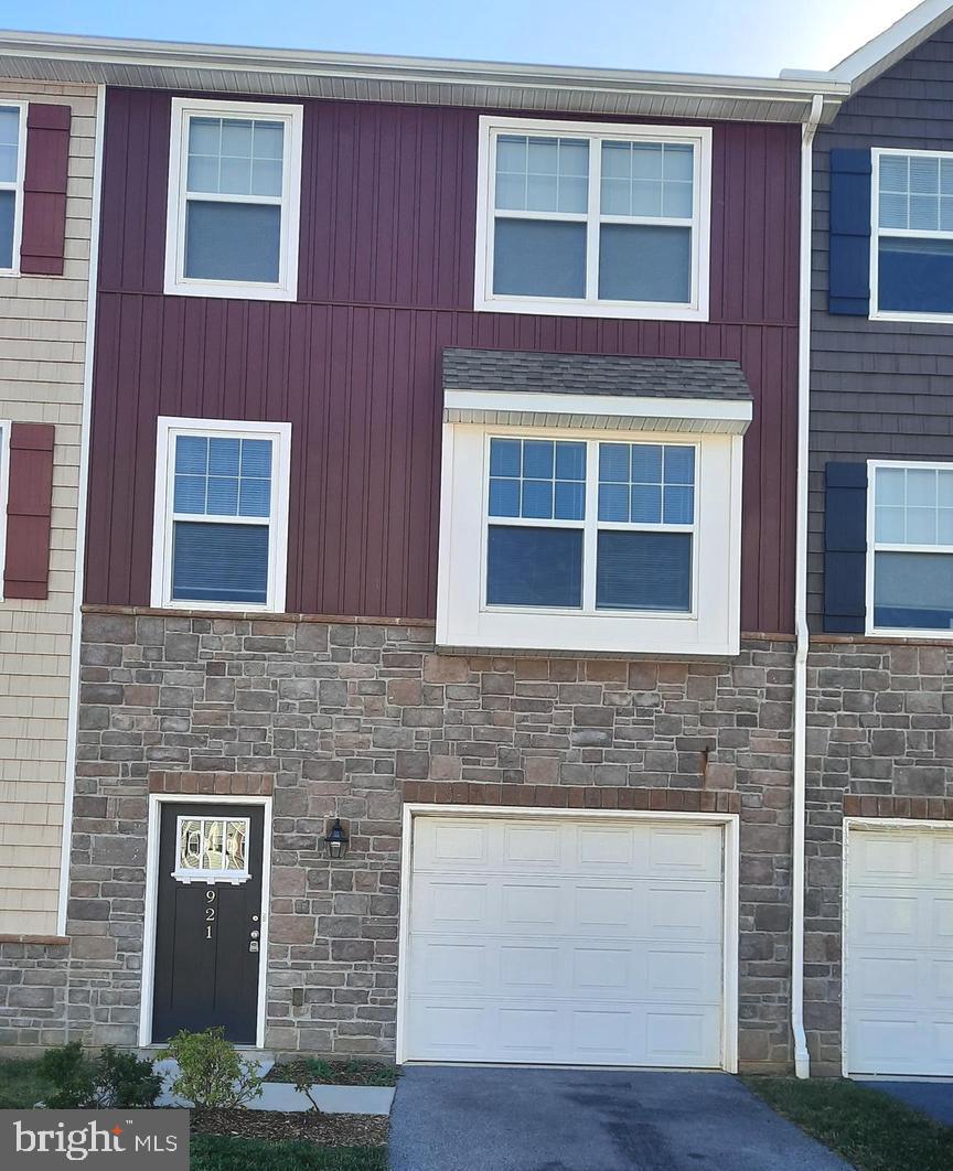 921 ADMIRALS QUAY DRIVE