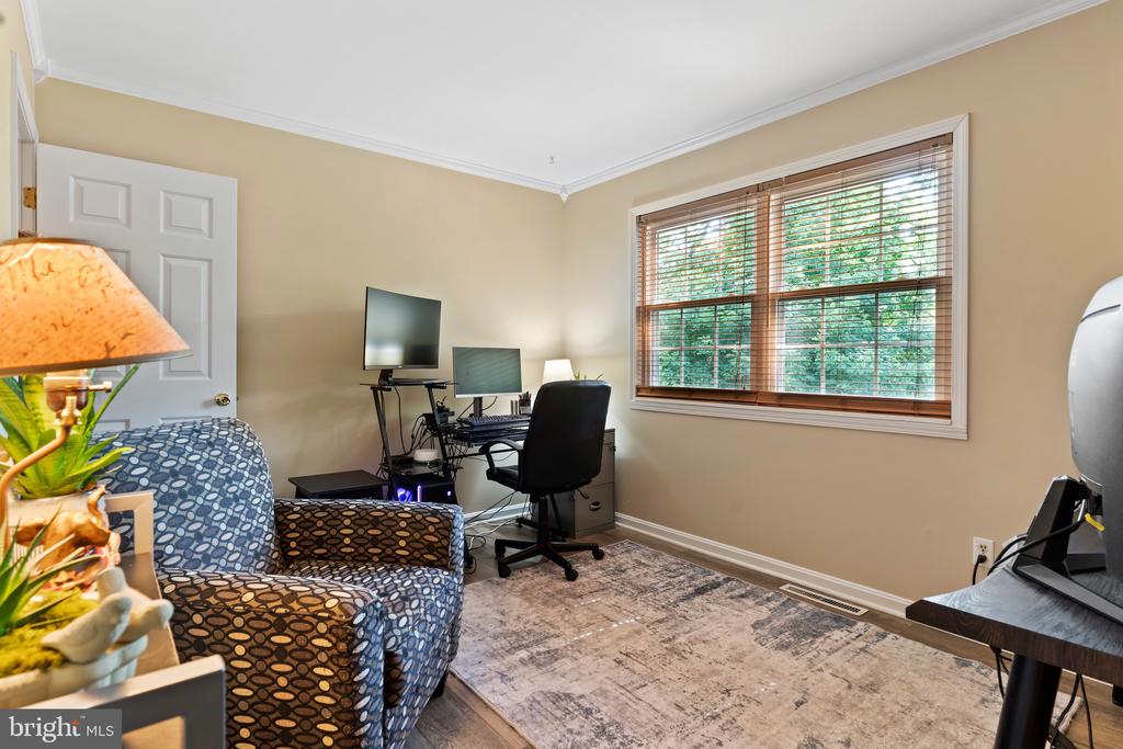 1030 W FOXCROFT DRIVE