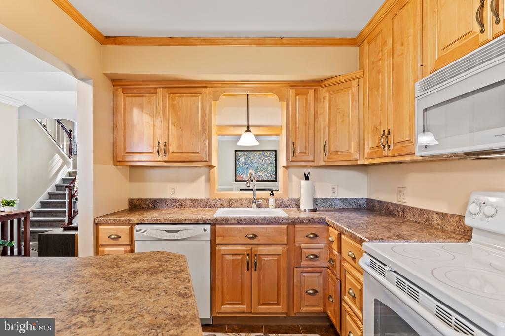 1030 W FOXCROFT DRIVE