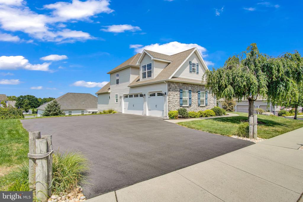 834 TAMANINI WAY