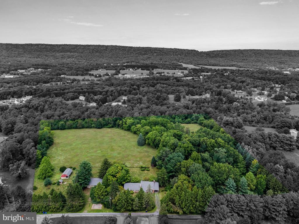 18 CONIFER LANE