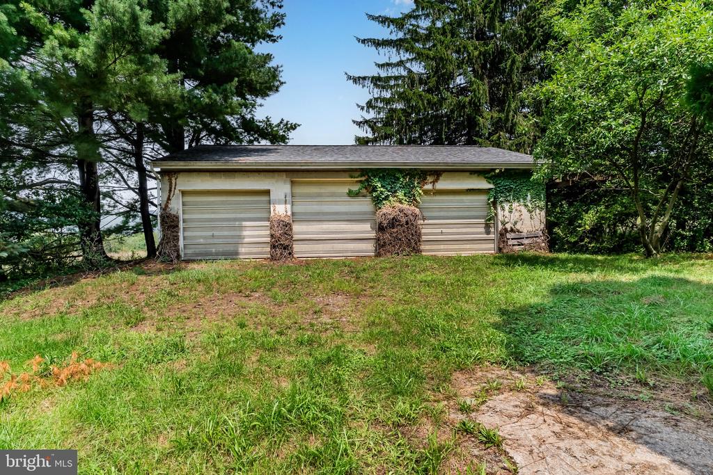 18 CONIFER LANE