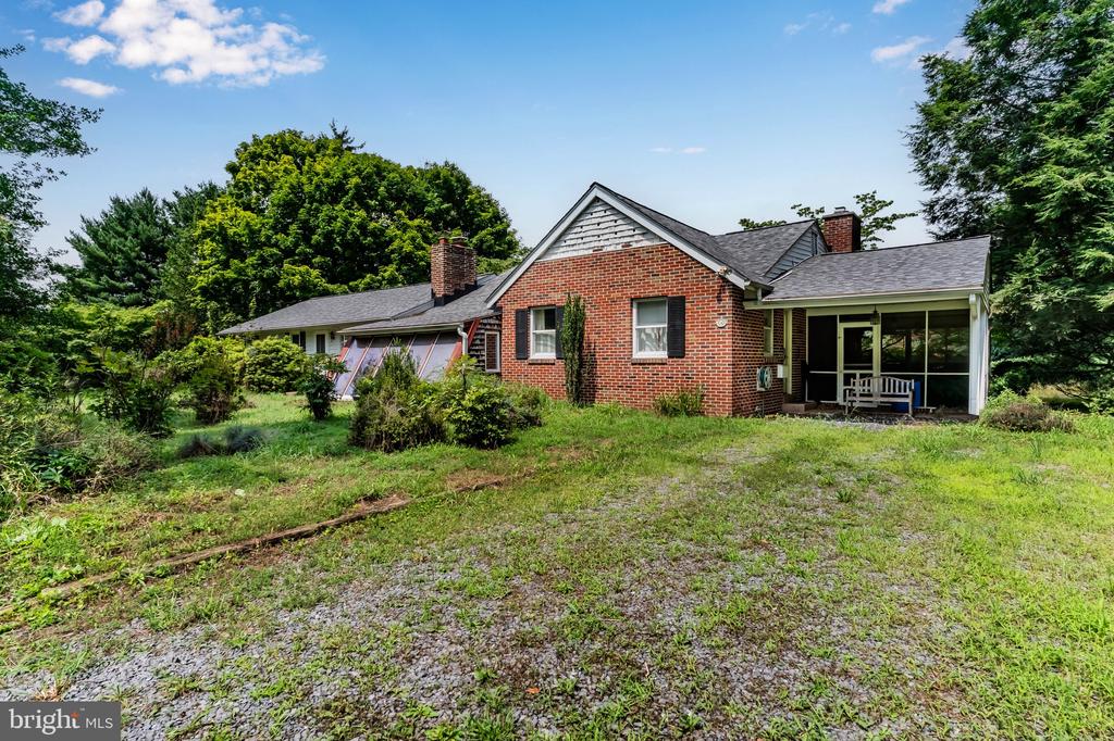 18 CONIFER LANE
