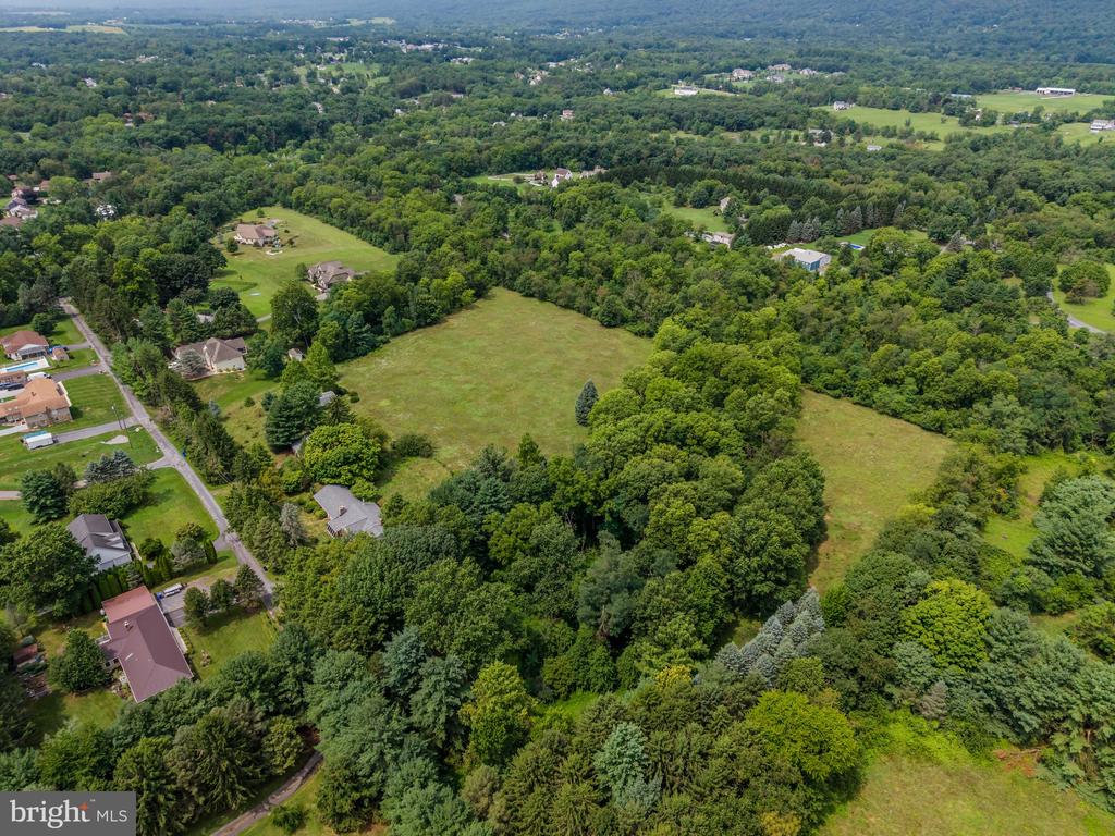 18 CONIFER LANE