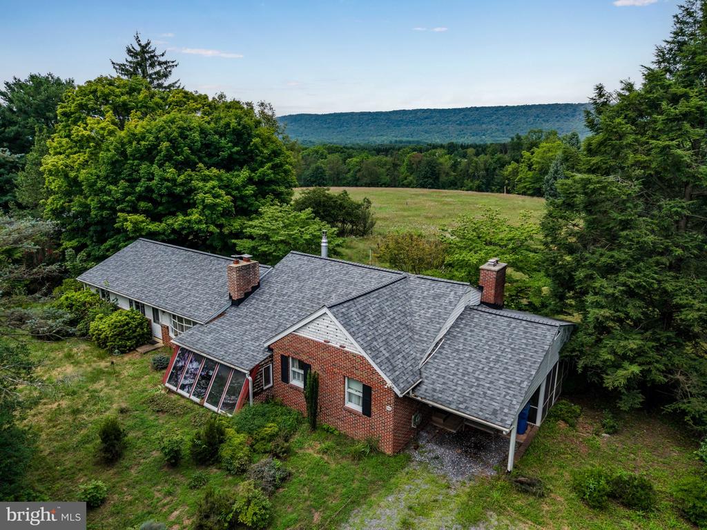 18 CONIFER LANE