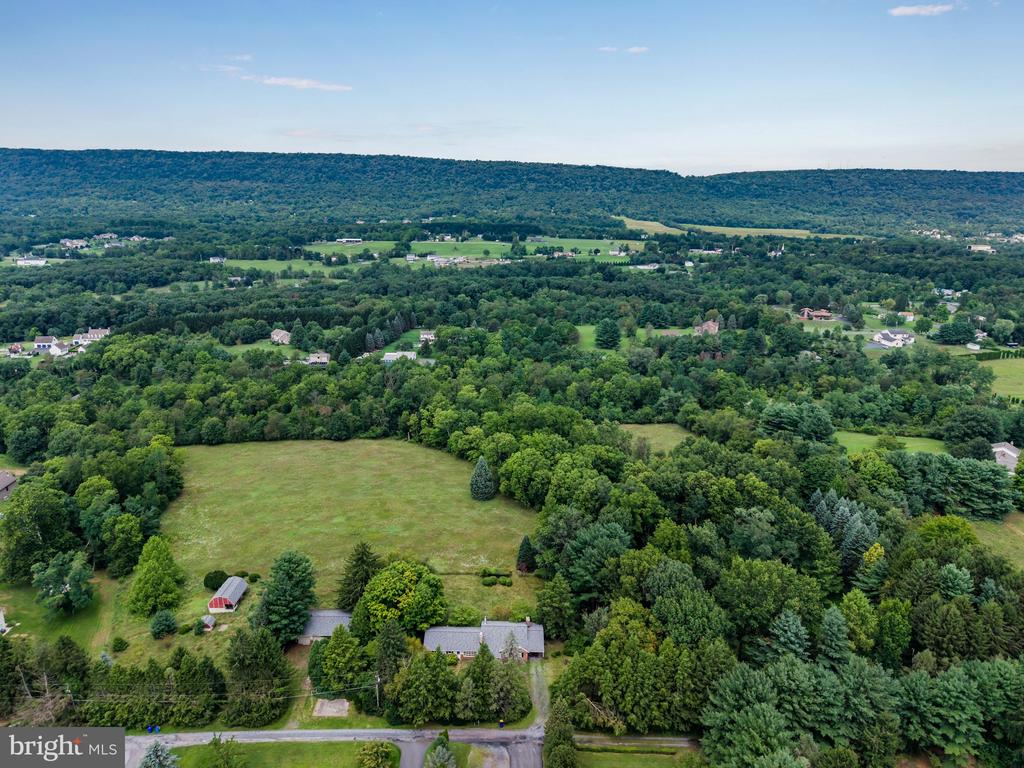 18 CONIFER LANE