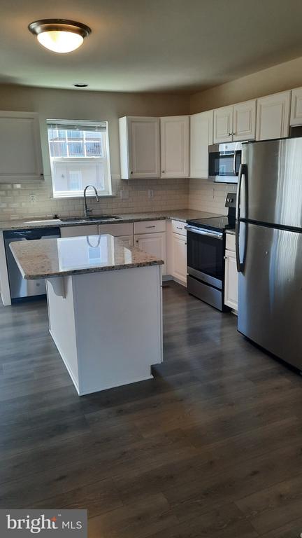 1037 ADMIRALS QUAY DRIVE