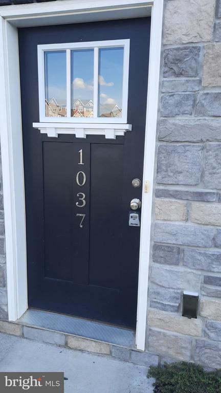 1037 ADMIRALS QUAY DRIVE