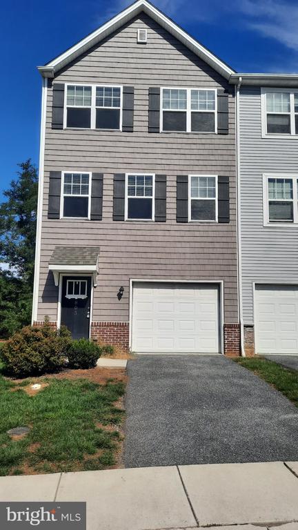 805 ADMIRALS QUAY DRIVE