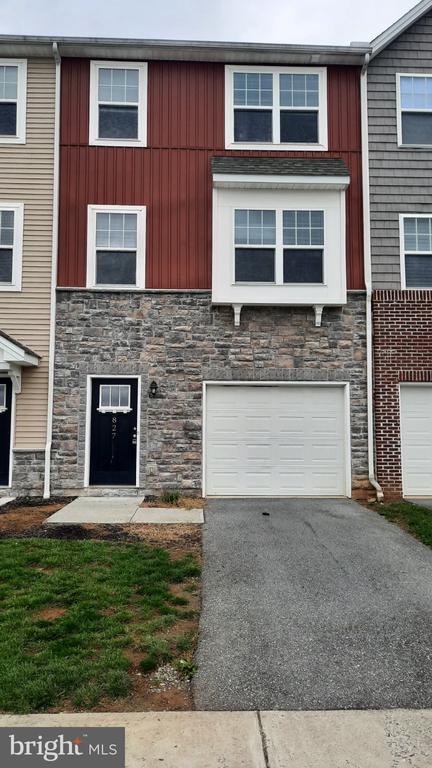827 SCHOONER LANE