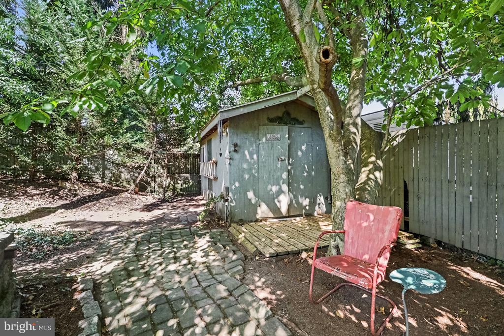 2812 MERION ROAD