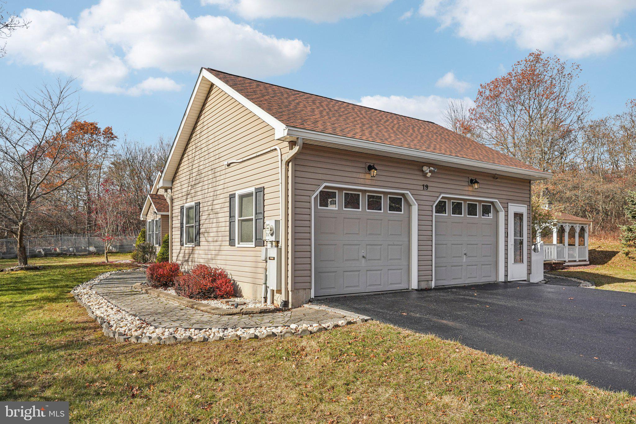 19 FARMER COURT