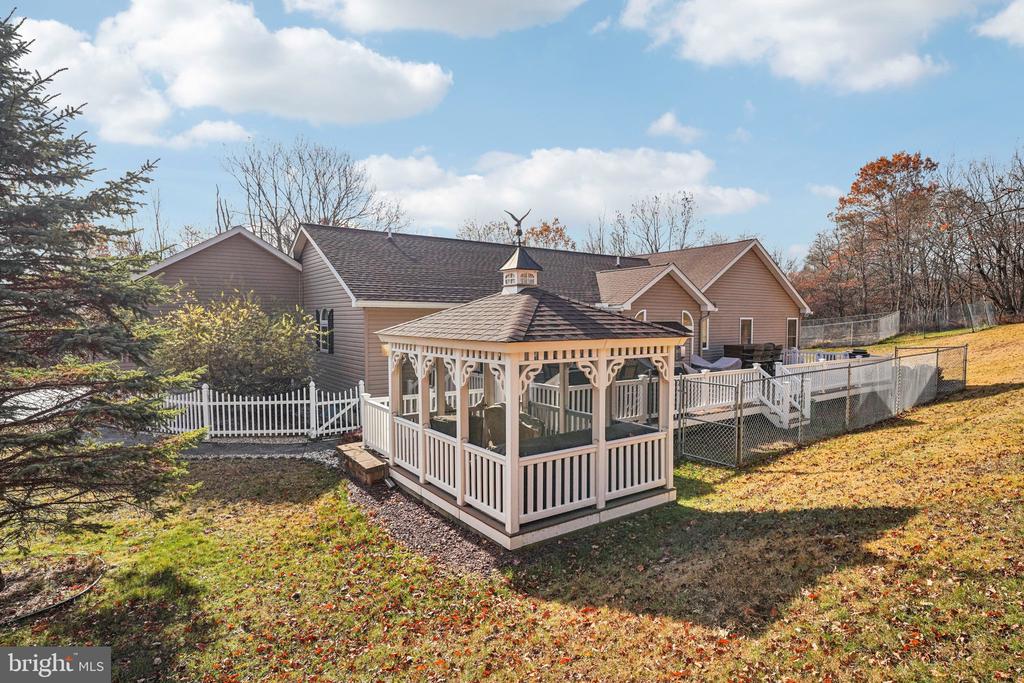 19 FARMER COURT