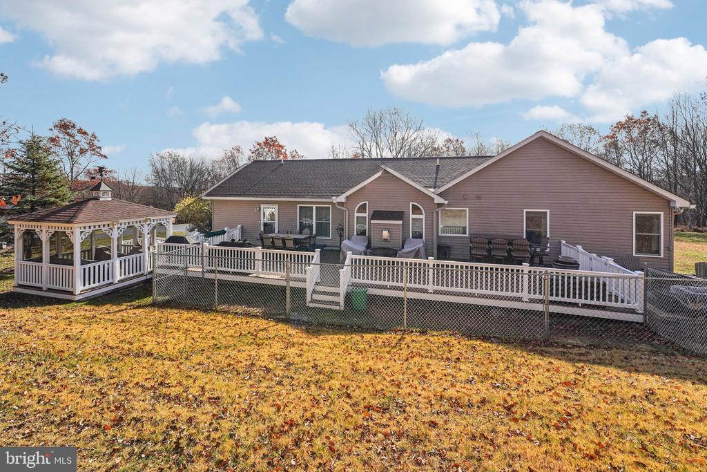 19 FARMER COURT