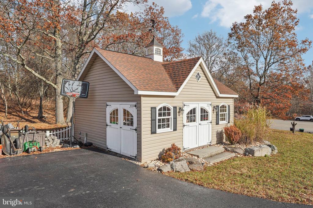 19 FARMER COURT