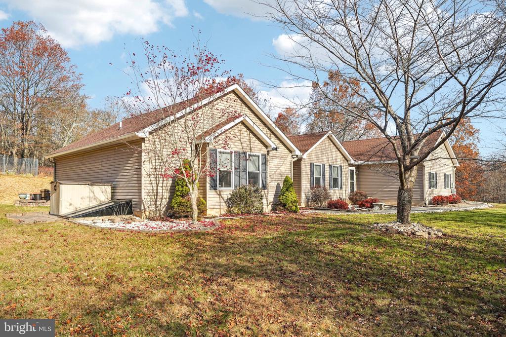 19 FARMER COURT