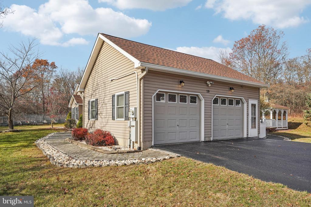 19 FARMER COURT