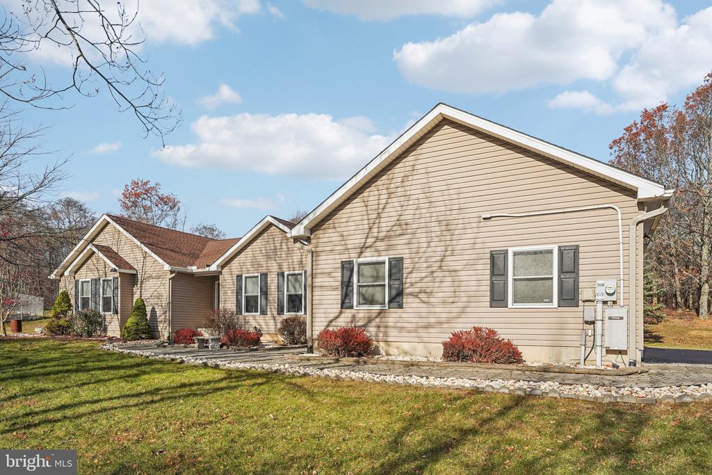 19 FARMER COURT