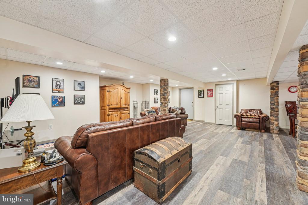 19 FARMER COURT