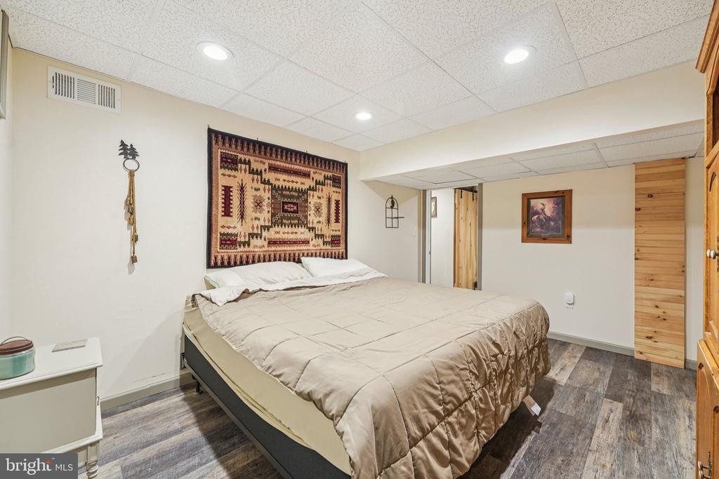 19 FARMER COURT