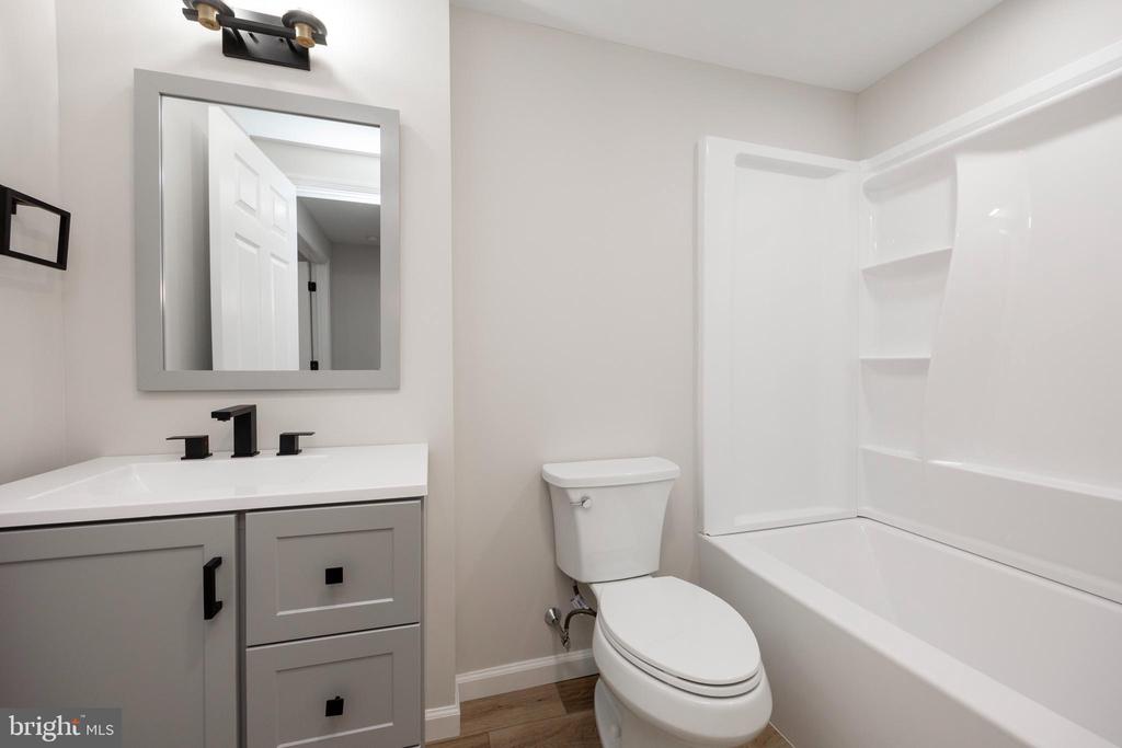 6 Lafitte Ct
