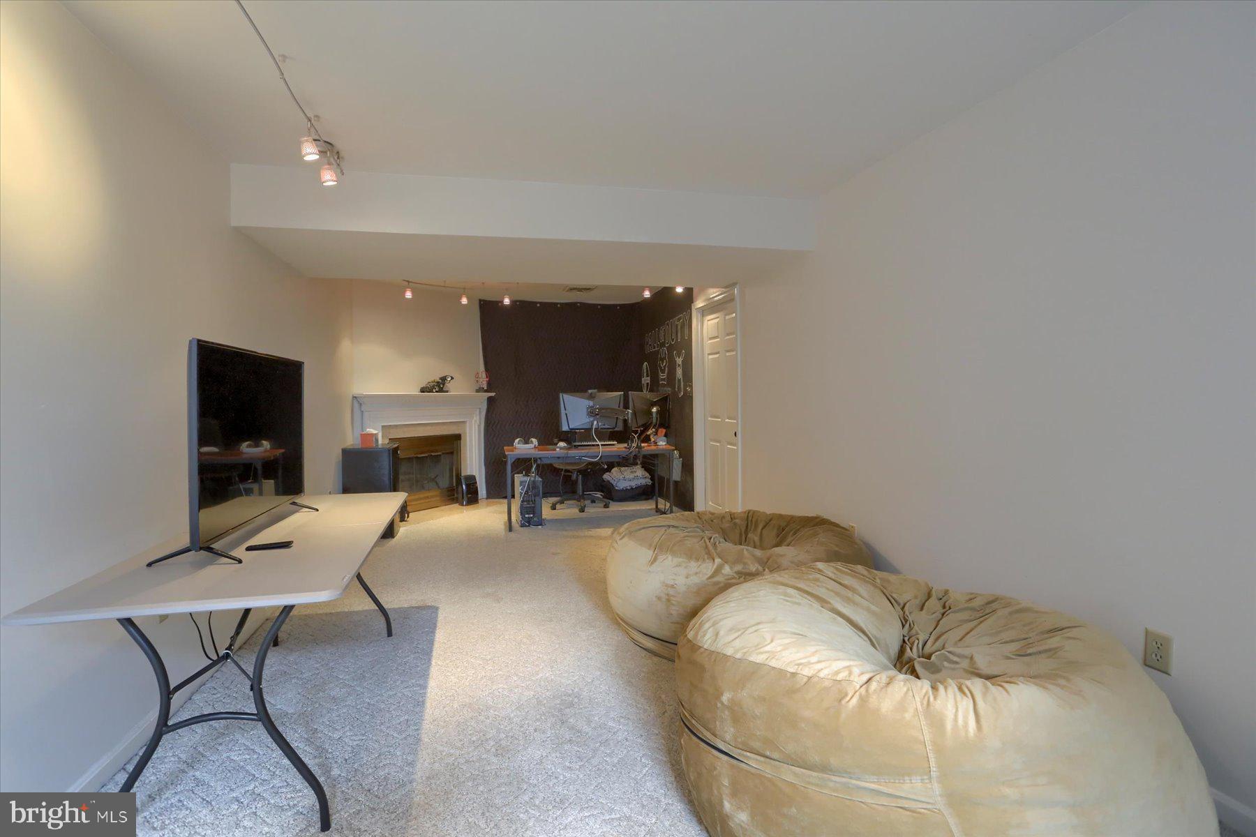 6207 Spring Knoll Dr