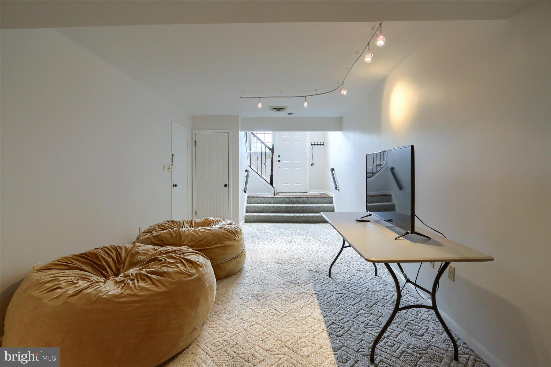 6207 Spring Knoll Dr