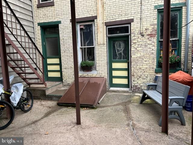 1121 N Front St