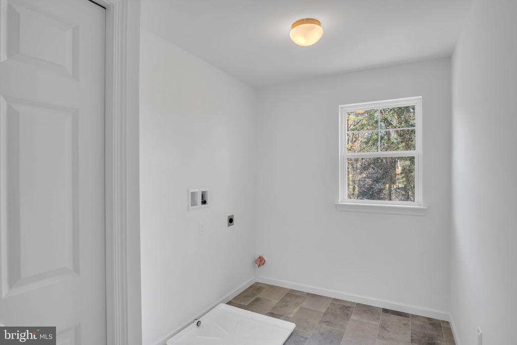 4486 Continental Dr