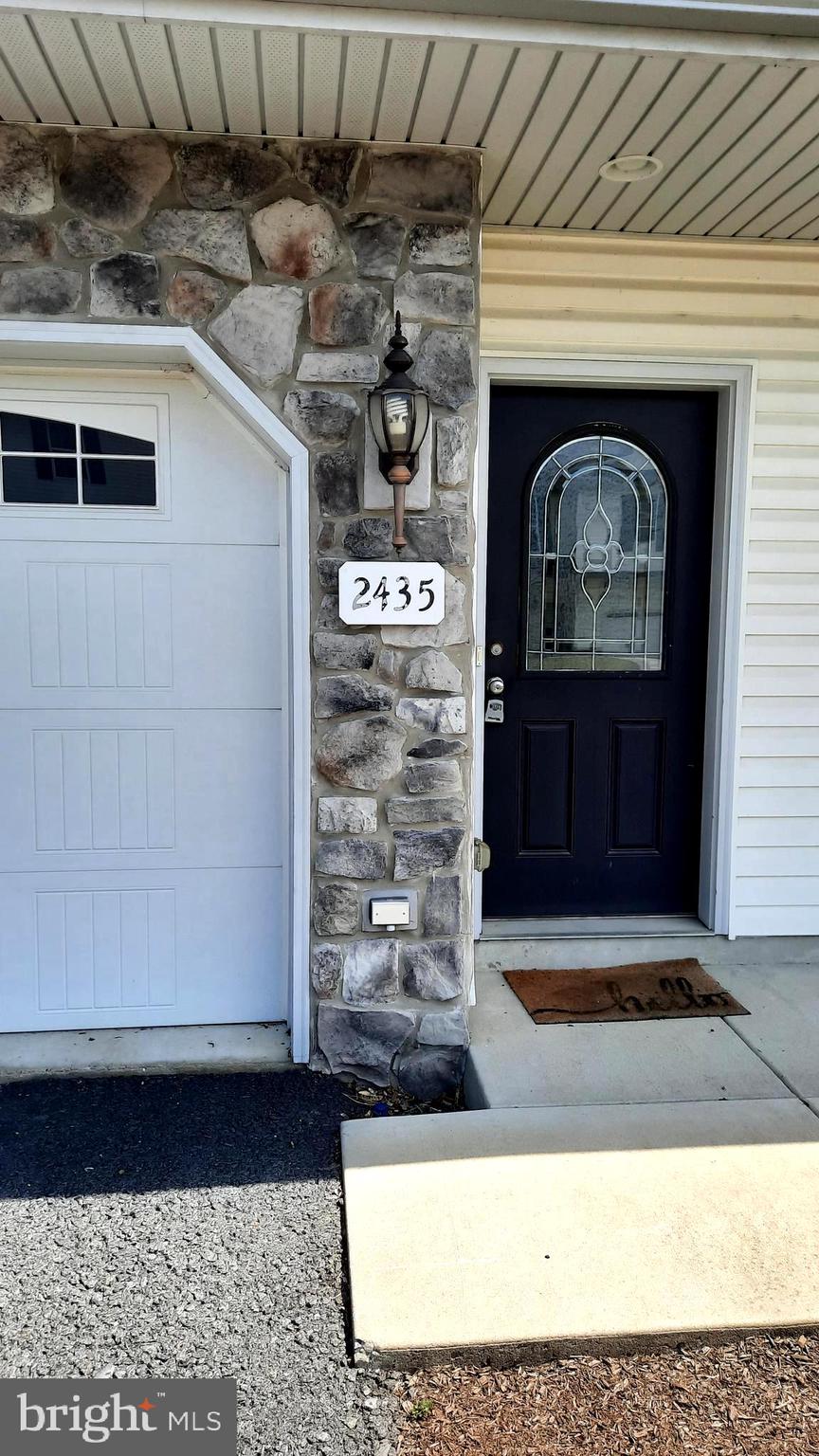 2435 NEWTOWN DRIVE