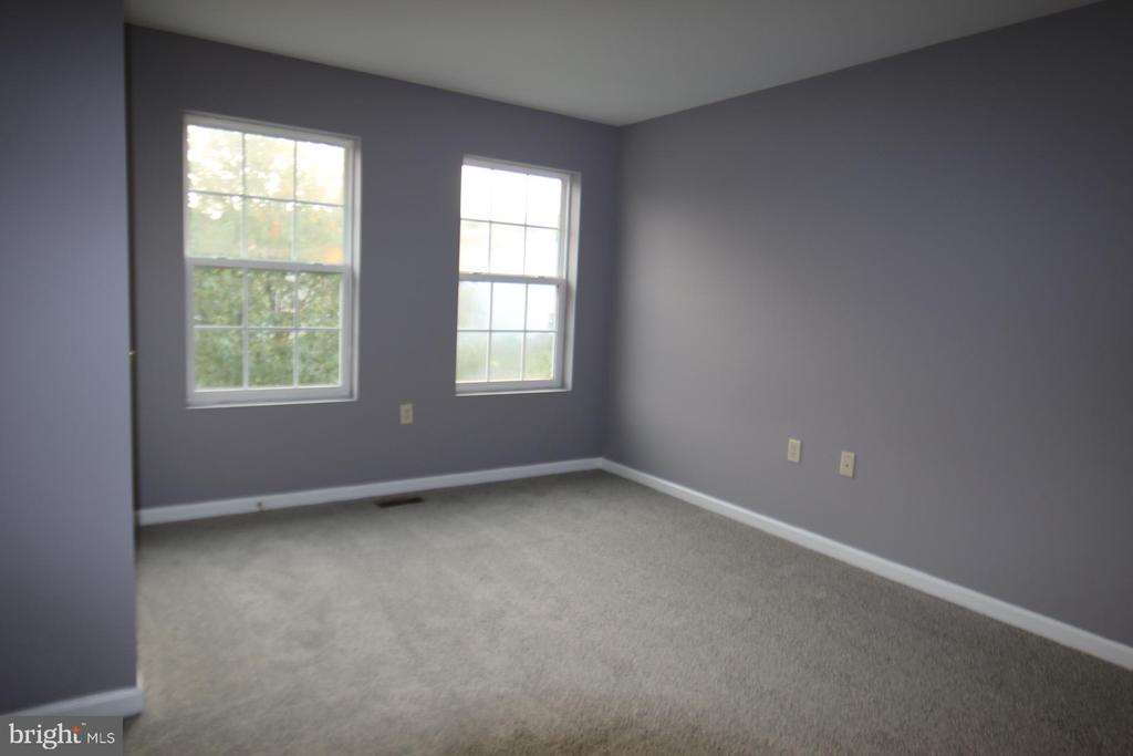 208 Adobe Dr