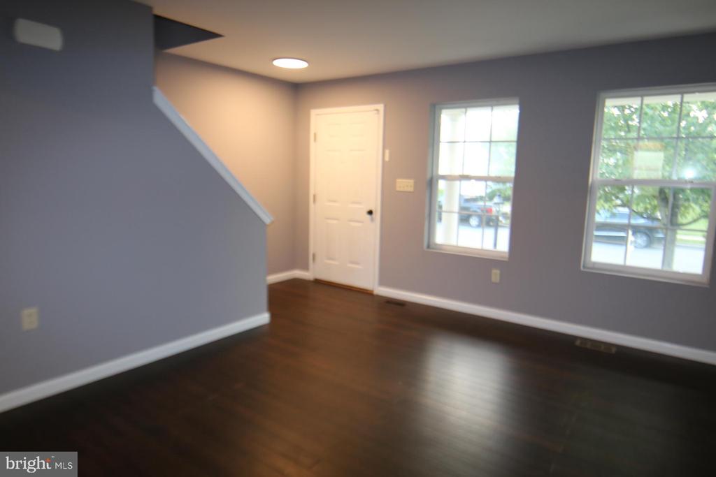 208 Adobe Dr