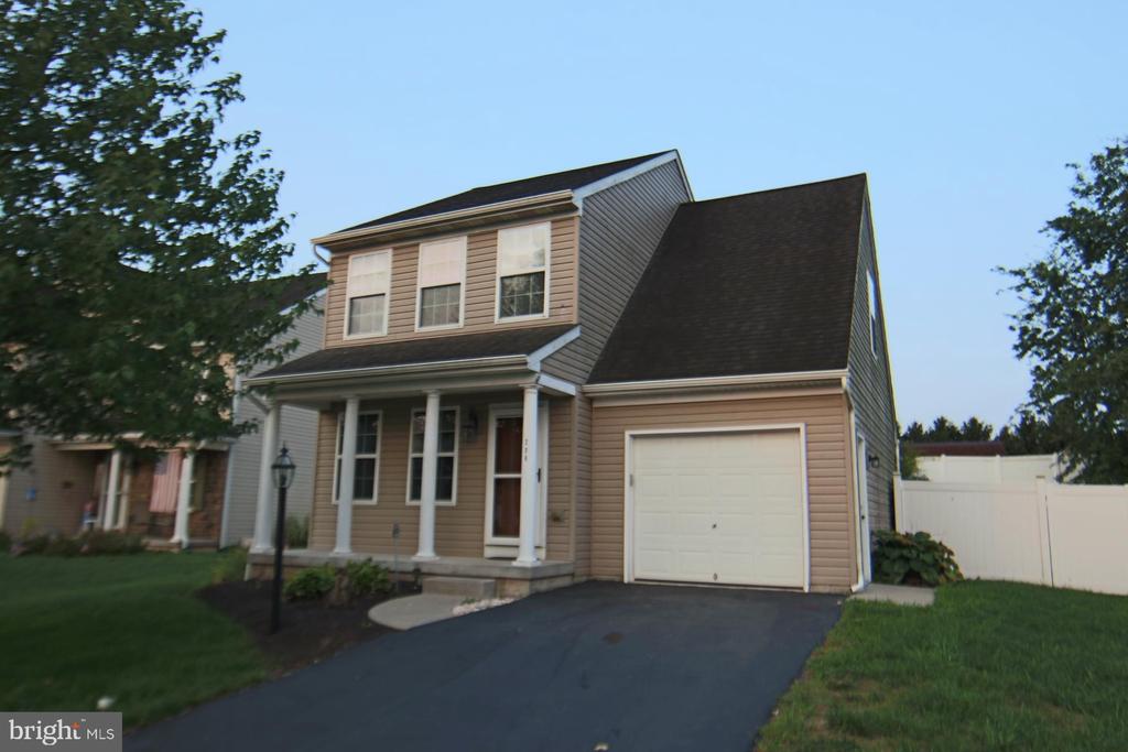208 Adobe Dr