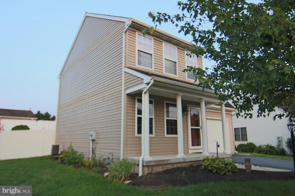 208 Adobe Dr