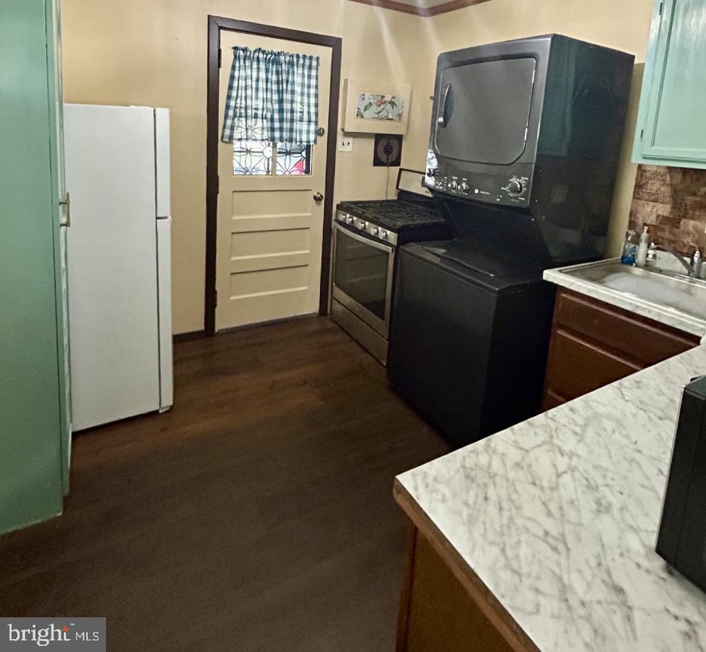 128 Juniper St
