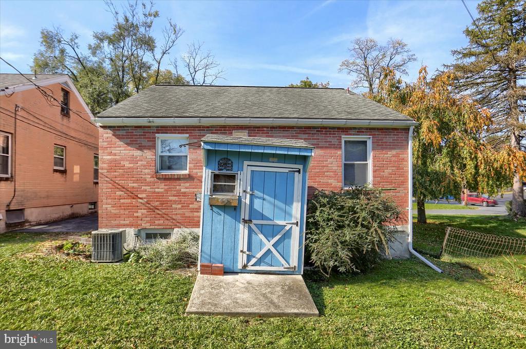 223 Earl Ave