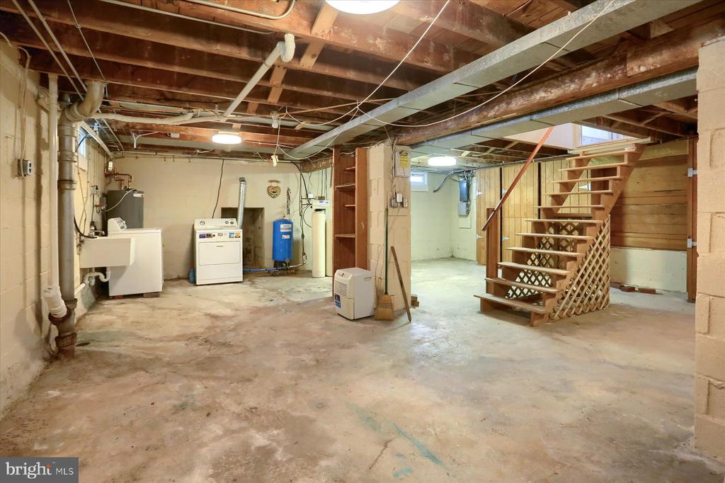 223 Earl Ave