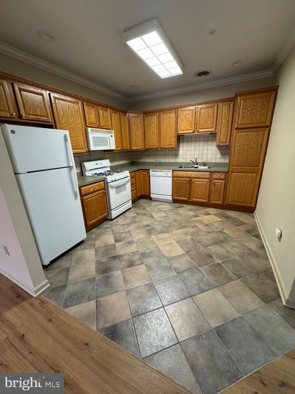 145 Leonard Ln