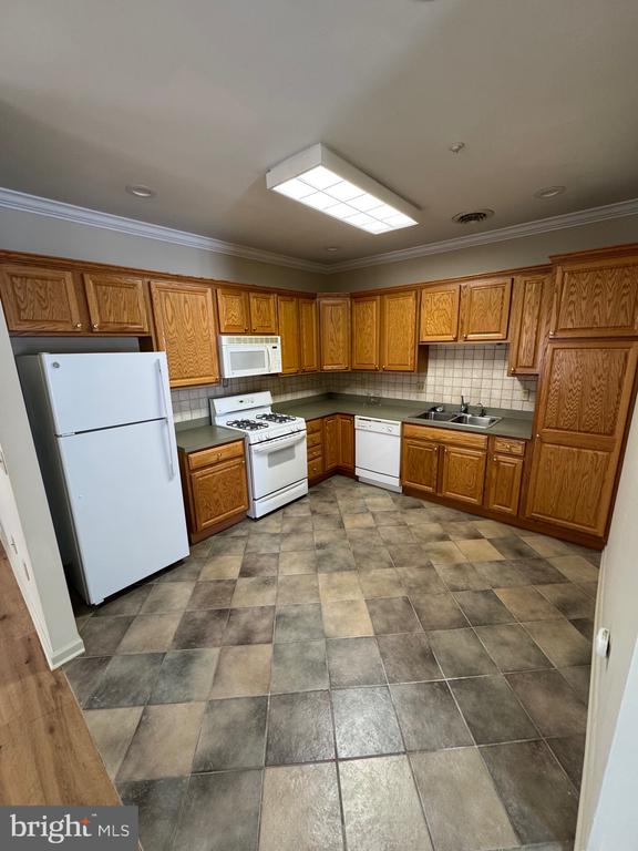 145 Leonard Ln