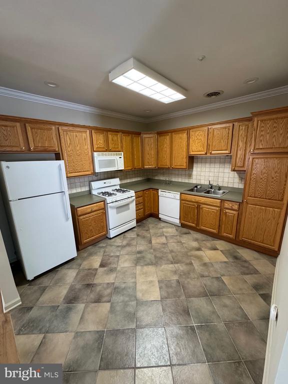 145 Leonard Ln
