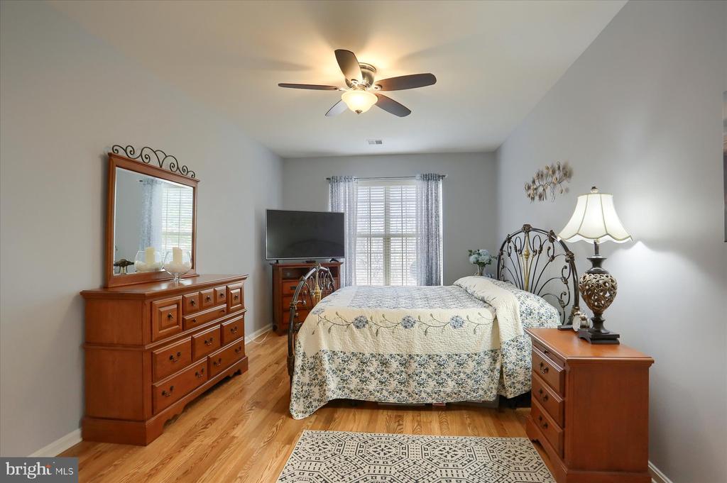 170 Meadowview Dr