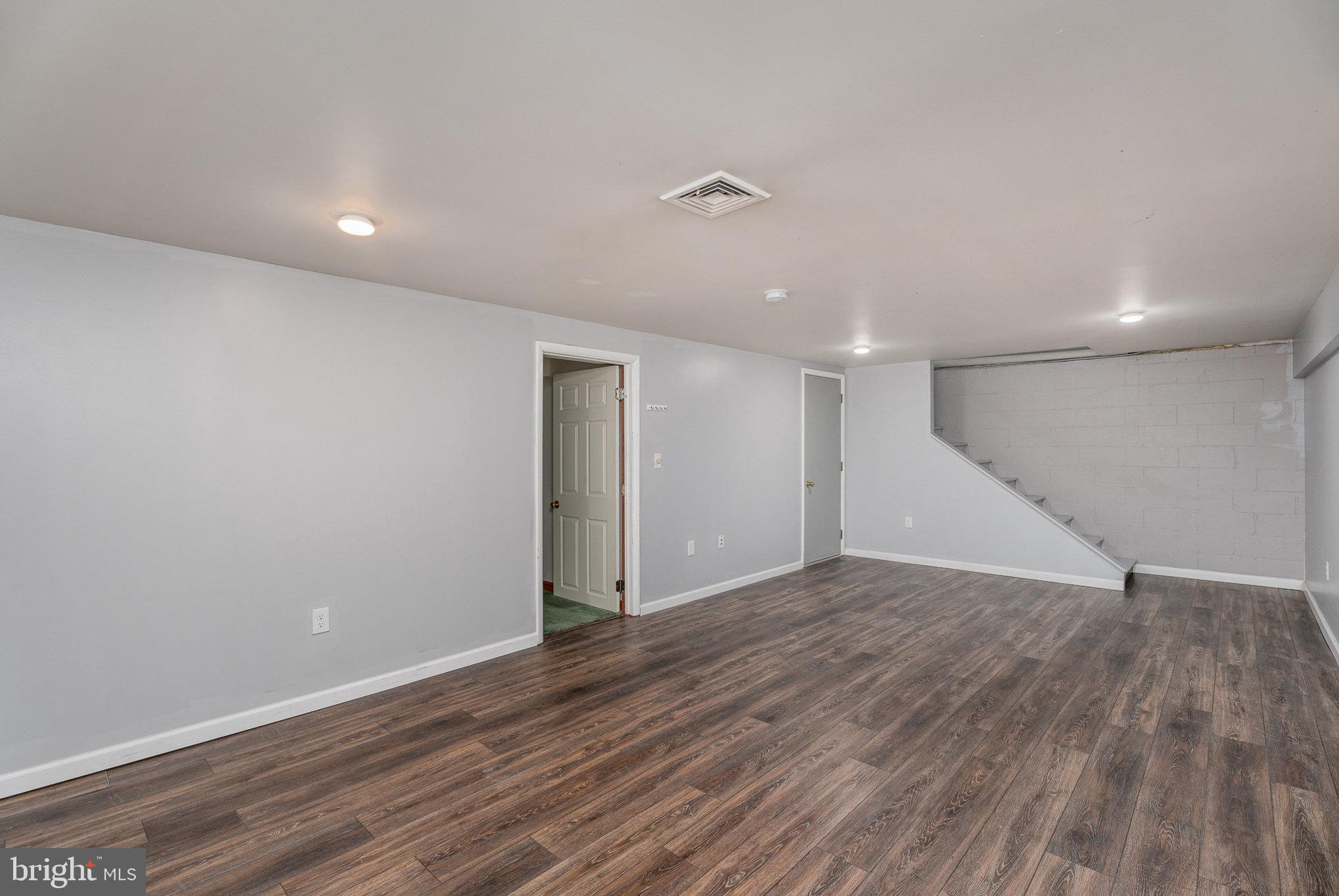 8 Mayapple Dr