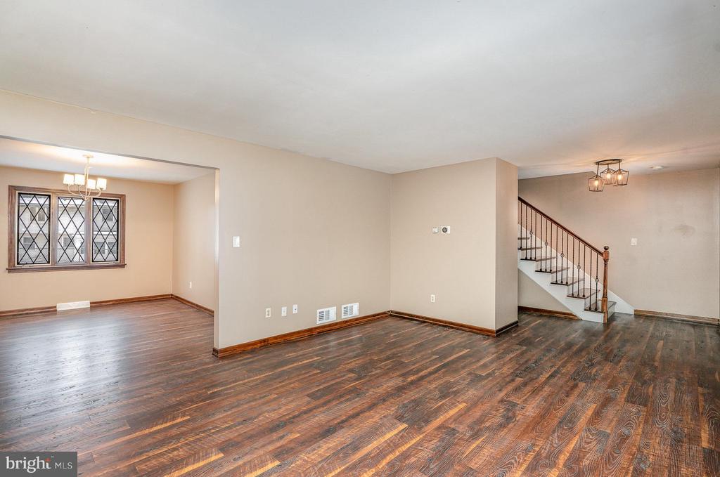 8 Mayapple Dr
