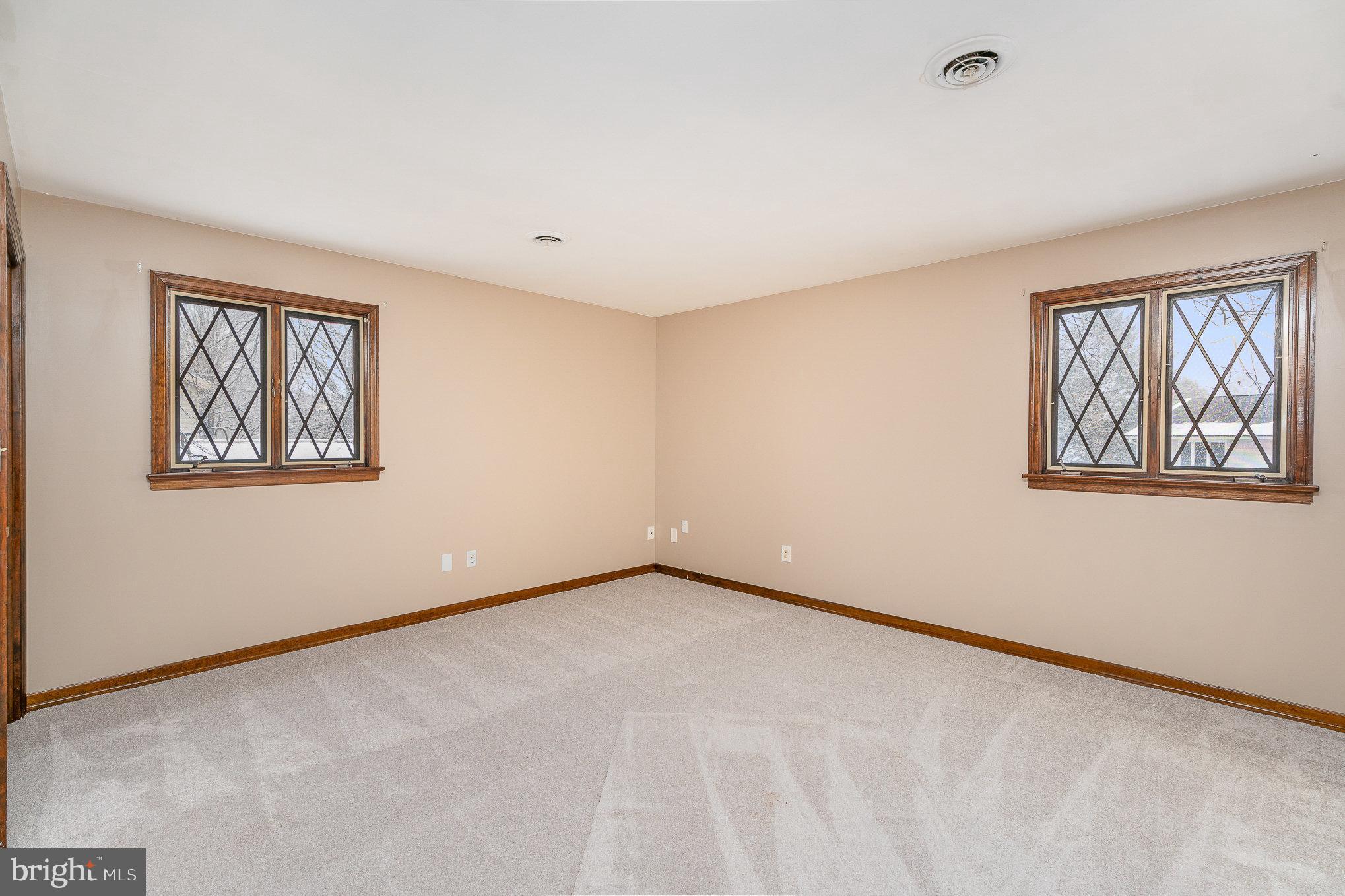 8 Mayapple Dr