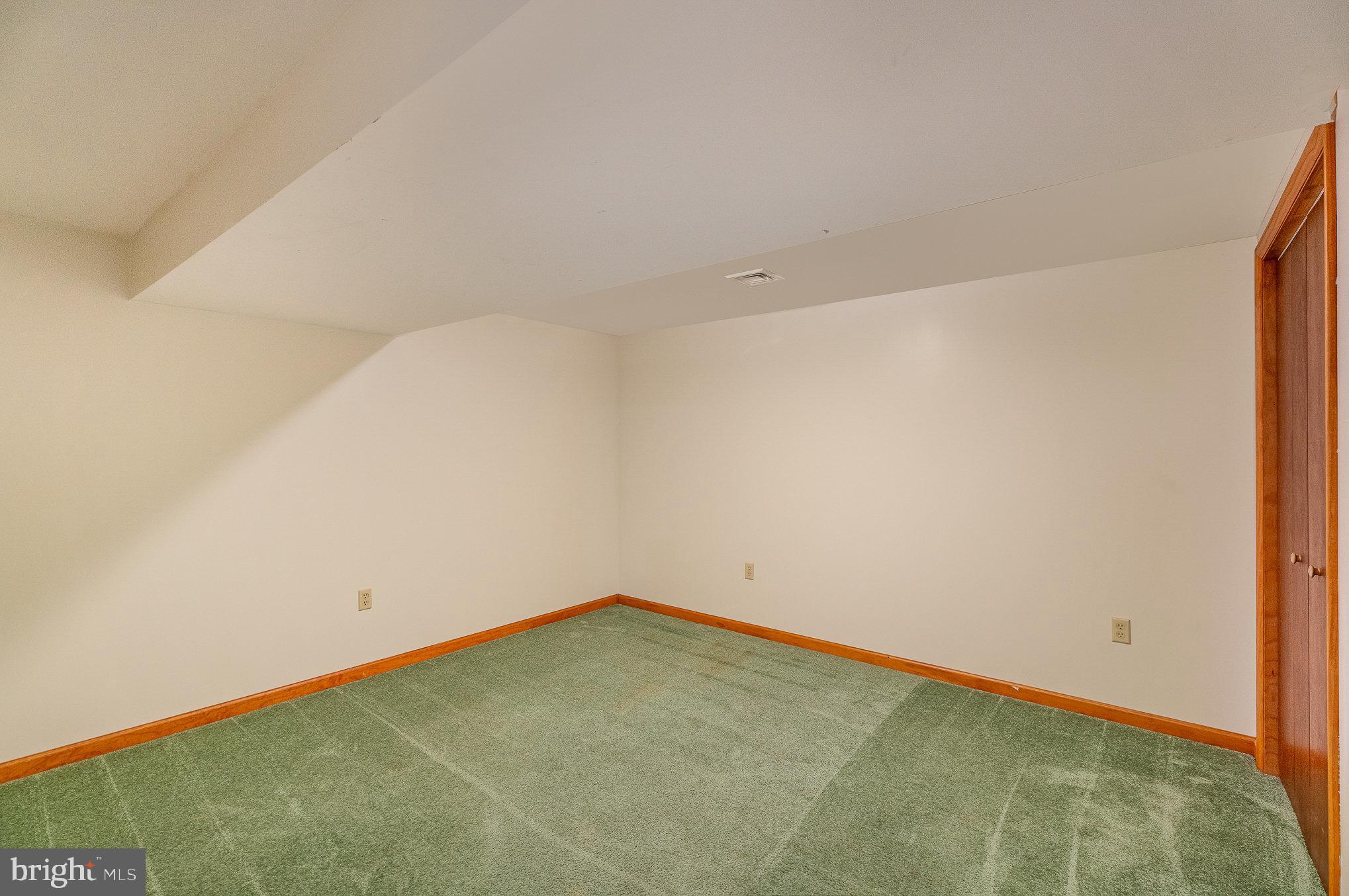 8 Mayapple Dr