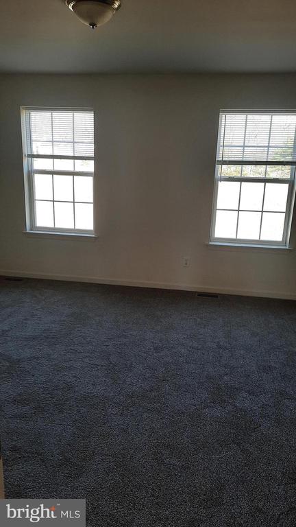 2433 NEWTOWN DRIVE