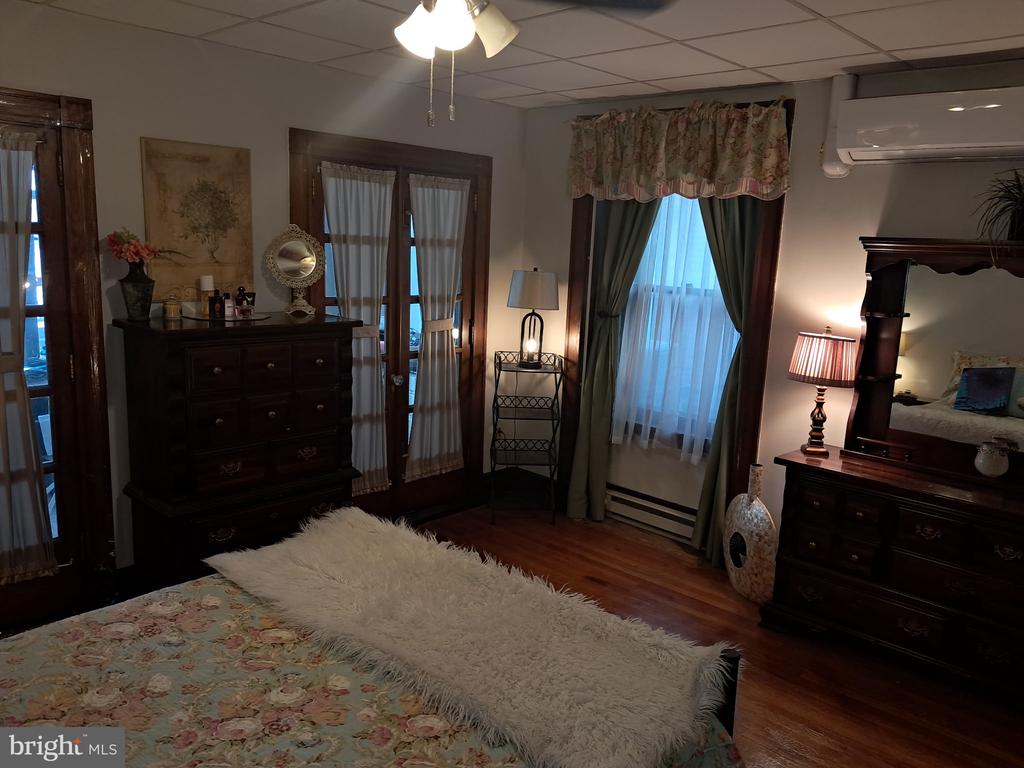 901 N FRONT ST #2F