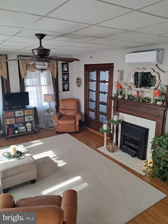 901 N FRONT ST #2F